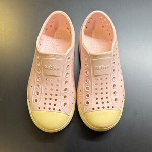 Native Jefferson Light Pink and Cream`Little Kid Size C10